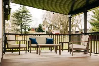 Grandma’s Place - Steps from Downtown Sugarcreek Hotels in Sugarcreek