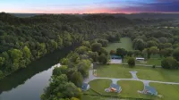 Cabin with Firepit~Arcade Games~River Boat Ramp~20 Min Lake Cumberland