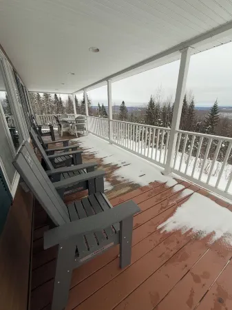 Back Lake Views! Sleeps 12, Flat Rate, Direct Atv & Private Snowmobile Access! Отели в г. Питтсбург