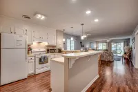 Cozy/Clean Ground Floor Surfside Beach Condo 1 Block walk to Beach Pet Friendly