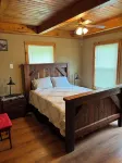 Whole house, secluded getaway near Alley Springs, Eminence , Missouri.