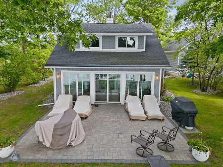 Waterfront Cottage with fireplace located directly on Owasco Lake.