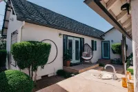 Storybook Perfect Historic Cottage Near Downtown 恩坎托住宿飯店
