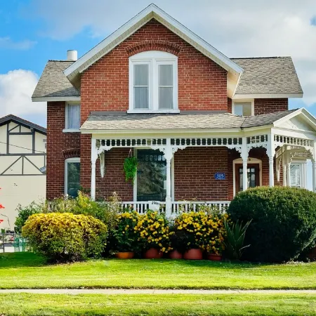 The Montford - Frankenmuth's Premier Downtown Retreat - Entire Home