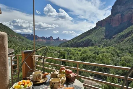 Sedona’s Famous Oak Creek Canyon Getaway Отели рядом с достопримечательностью «Парк штата Слайд Рок»