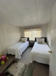 Cozy little house, great location, walking distance to stores and restaurants.