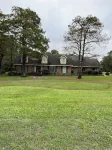 Spacious 8-bedroom house in charming Gulfport ; it is perfect for large group.