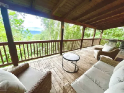 Nantahala Nook, cabin with hot tub,game room, fast wifi & mountain view