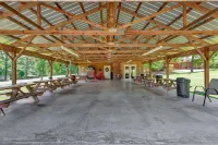 Cabin #3 - Fisherman's Landing / 4 Bedroom Fishing Cabin w/ Covered Boat Shelter