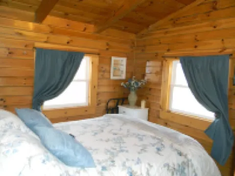 Secluded Cabin on the Hill in the Hocking Hills