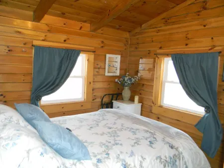 Secluded Cabin on the Hill in the Hocking Hills