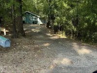 Cottage in the woods. In a safe gated community near Lake Catherine. Hotels in Hot Spring County
