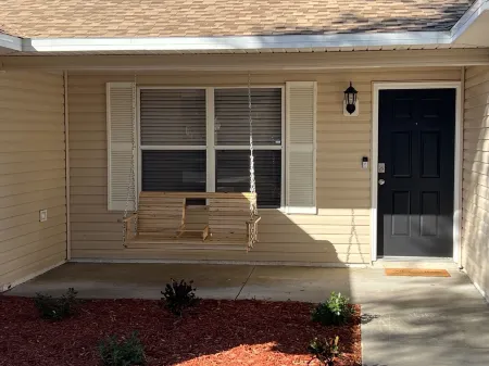 Get Cozy in this newly renovated home by The Villages!