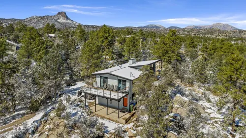 Mid Century Modern home in the boulders. Amazing views. 1.4 miles from downtown.
