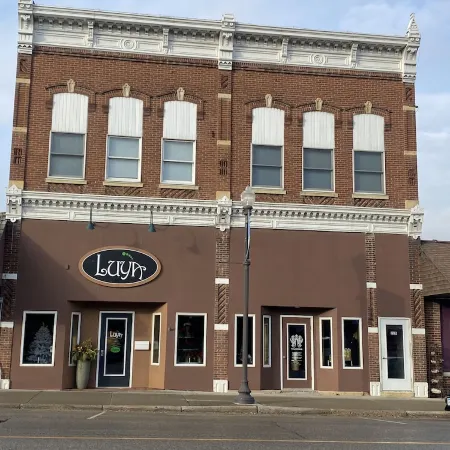 2 bedroom apartment in downtown Zumbrota.  Sleeps 4-6. Отели в г. Гудхью