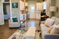 The Dragonfly- A Historic Gem COMPLETELY Restored! Hotel a Johnson County