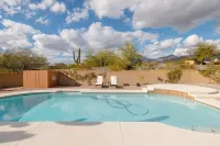 Mtn views, pool, hot tub, fire pit / 2 King suites / game room / modern & luxe - Pools