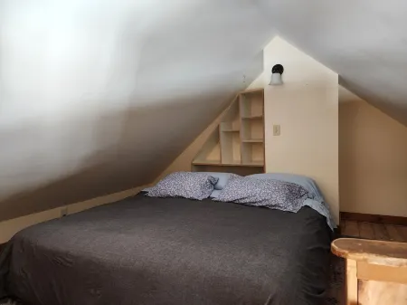 Charming rustic loft nestled near Lake Salem. Отели в г. Дерби