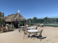 Beach, Shelling, Water Sport, Restaurant Right Across The Street!  Paradise!!