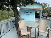 Cozy Island Cottage, centrally located in the Heart of the Village