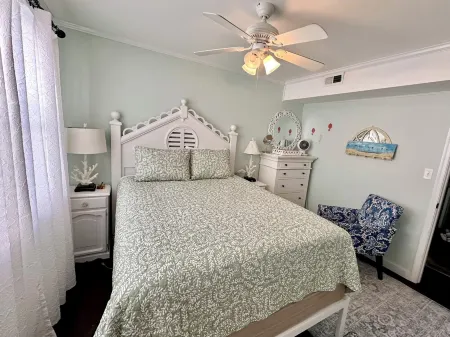 3 Bedroom/Dog friendly/direct ocean views!