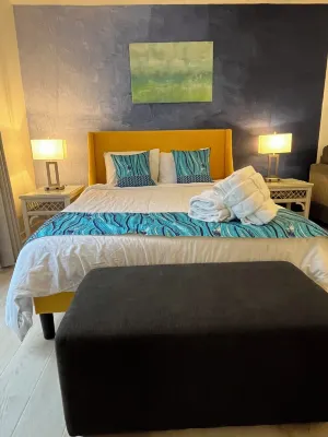 Modern Sea Pines studio, beautiful water sunset views, across from beach