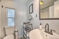 Enchanted Cottage with Pool and Mini-Golf Near Disney