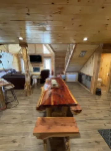 Newly built LOG Cabin-Float, Golf, Hike, Hunt, Fish, visit a winery...Relax!