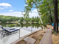 Beautiful Lake House on Belleau 100 ft of Waterfront! Kayaks, Jacuzzi 3100 sqft! Hotels in Wakefield