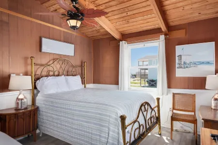 SEMI OCEANFRONT, Steps to the Beach, Unobstructed Amazing Ocean Views. Remodeled