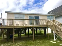 CLEAN AND BRIGHT BEACHFRONT COTTAGE. PERFECT FOR SMALL FAMILIES!
