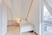 Modern Vacation Home with Garden & Terrace, 500m to the Beach, Free Wlan