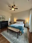 3BD 2BA Sleeps 9 Private Lot. Golfcart to Lake, Swimming Pool, Weight Room.