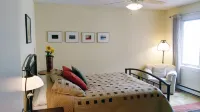 Spacious Condo w/ FREE WiFi, Parking, Heated Pool, Hot Tubs, Skier Shuttle