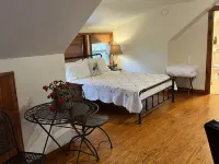 Treehouse: Romantic Hideaway on Private Lake Hoteles en Condado de Upshur