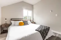 Mt Rainier Retreat-Views, Hot tub, EV, Heated deck