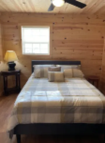 Quiet fishing cottage with lake view. 2 BR/2BA<br> “come catch some memories”