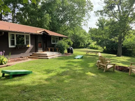 Bean’s Place - Adorable ridge top cabin five miles from Ohio University!