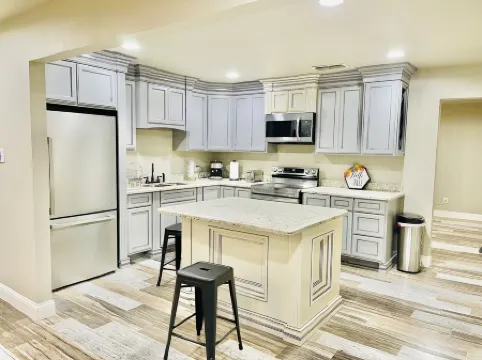 Stylish 5Bedroom/6Beds/2Bath Plenty of Parking