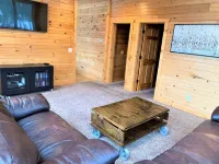 Northern Comfort Overlooking Caribou Lake- Spacious and Secluded