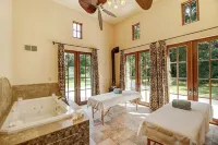Villa Colibri, by Vinifera Homes