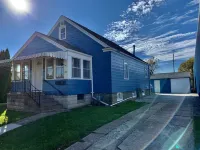 QUAINT 2BR LAKE COTTAGE 1 MINUTE WALK TO JET EXPRESS AND RESTAURANTS