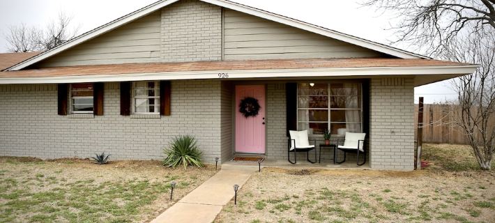 Recently updated home a few minutes from historic downtown Hico! Hotels in Hamilton County
