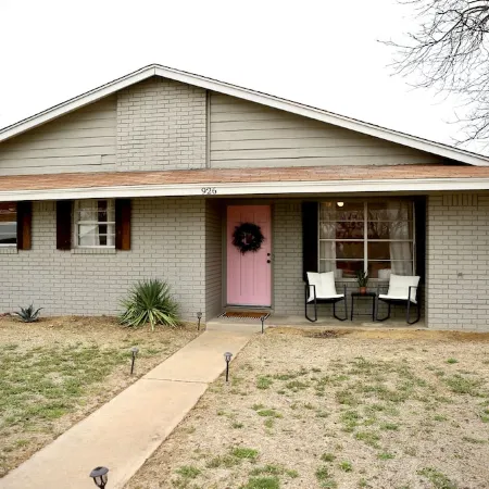 Recently updated home a few minutes from historic downtown Hico!