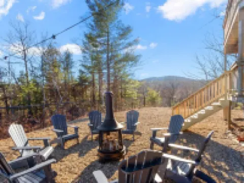 Lake Winni and Gunstock Ski Views Hotels in Gilford