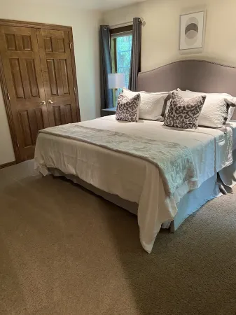 3 bed/3.5 bath Fish Creek condo: walking distance to beach/parks