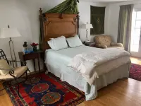 Large, Sunny 4 Bedroom Home Sleeps 8 and 1 minute to Five Fabulous Restaurants Hotels near Walker Road Vineyards LLC