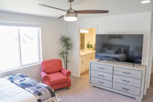 Paradise Townhome Retreat/3BR 2 1/2 BA/Boat Parking/1 Block to Marina/1850 sq ft