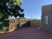 Spacious 950 sq ft 2 BR 1.7BA w/yard (Remodeled)