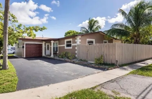 Have a great relaxing time with the whole family in this pool getaway!